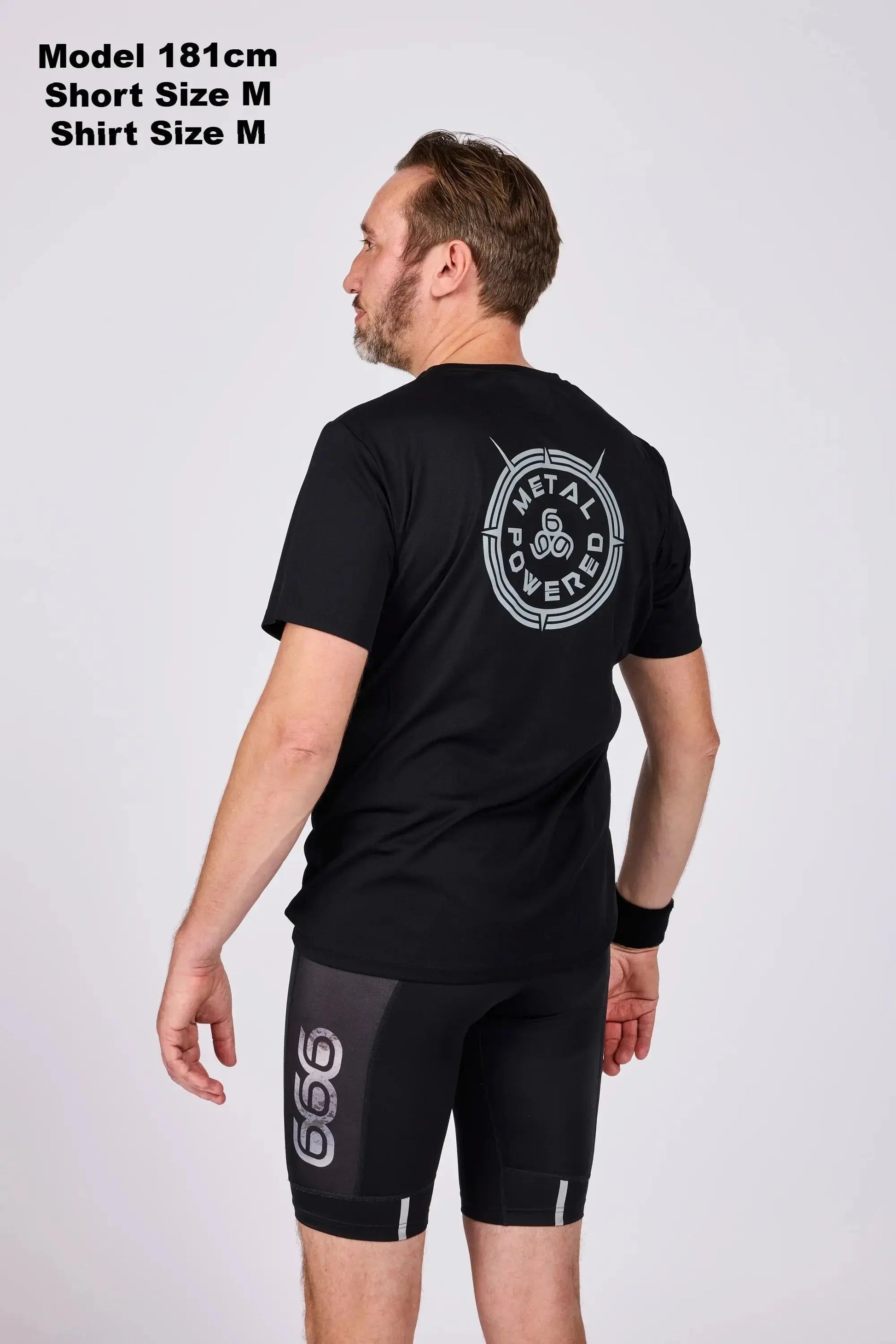 Model : 181cm - Shirt & Short size M